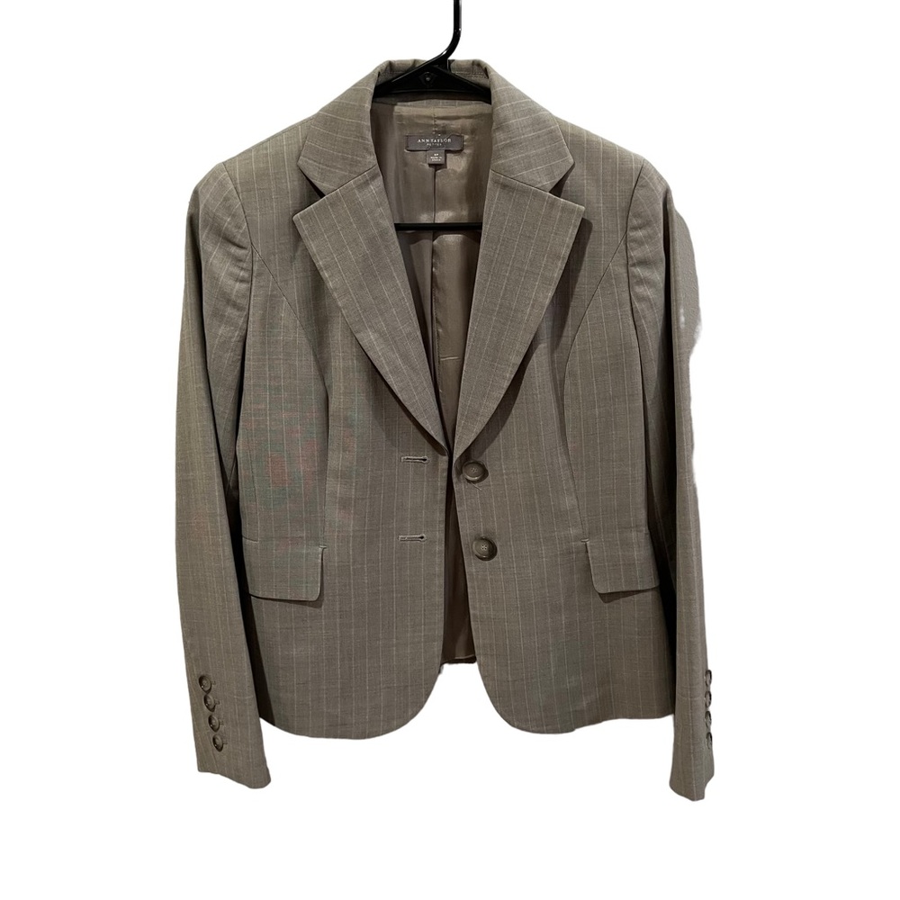 Ann Taylor Women's Grey and Blue Petite Blazer. Princess Seam Lines